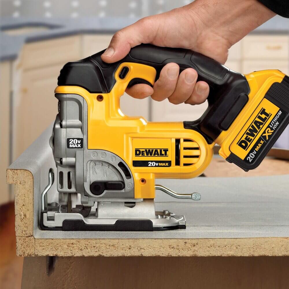 DEWALT DCS331M1 20V MAX* Jig Saw Kit